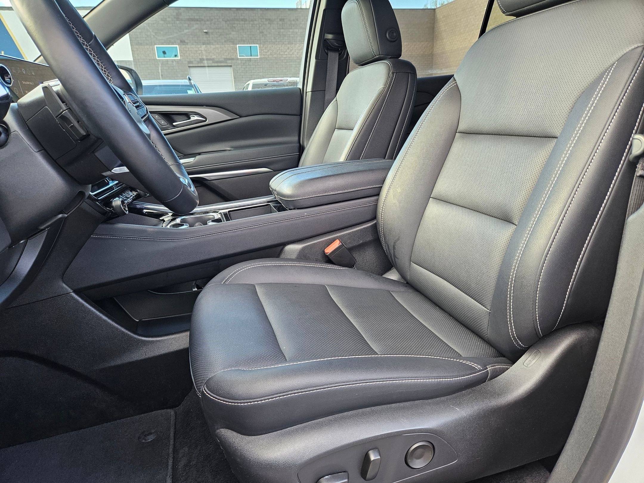 Used 2025 Chevrolet Traverse LT AWD/4WD image 15