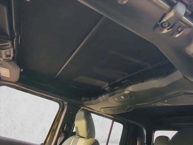 Used 2024 Jeep Gladiator Mojave AWD/4WD image 15