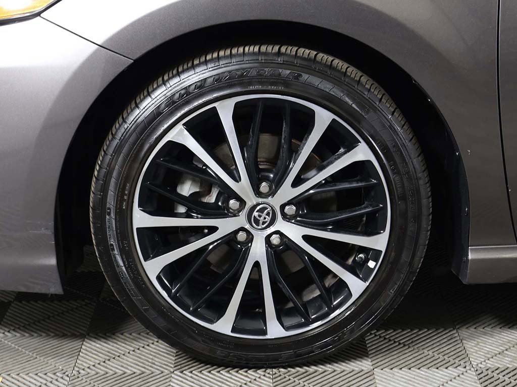 Used 2018 Toyota Camry SE image 18