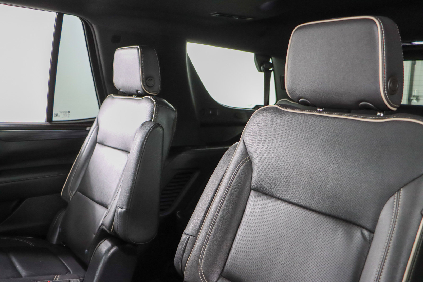 Used 2023 GMC Yukon SLT w/ SLT Luxury Package AWD/4WD image 28