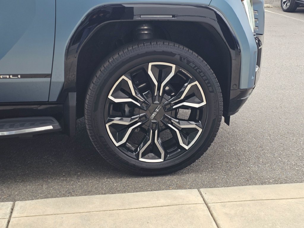 Used 2025 GMC Sierra EV Denali AWD/4WD image 9