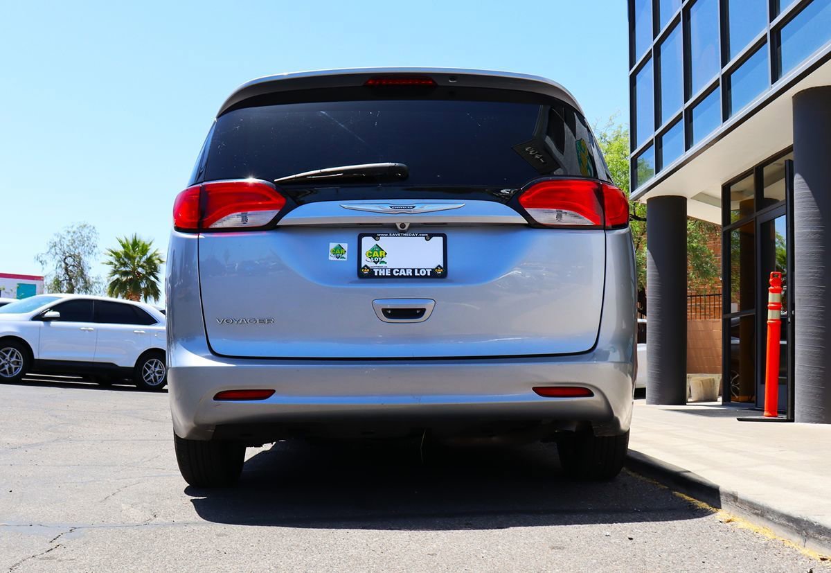 Used 2021 Chrysler Voyager Lxi FWD image 11