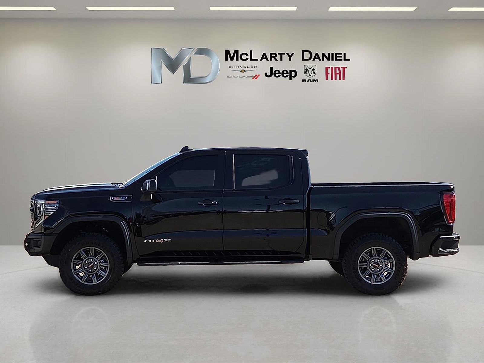 Used 2025 GMC Sierra 1500 AT4X image 3