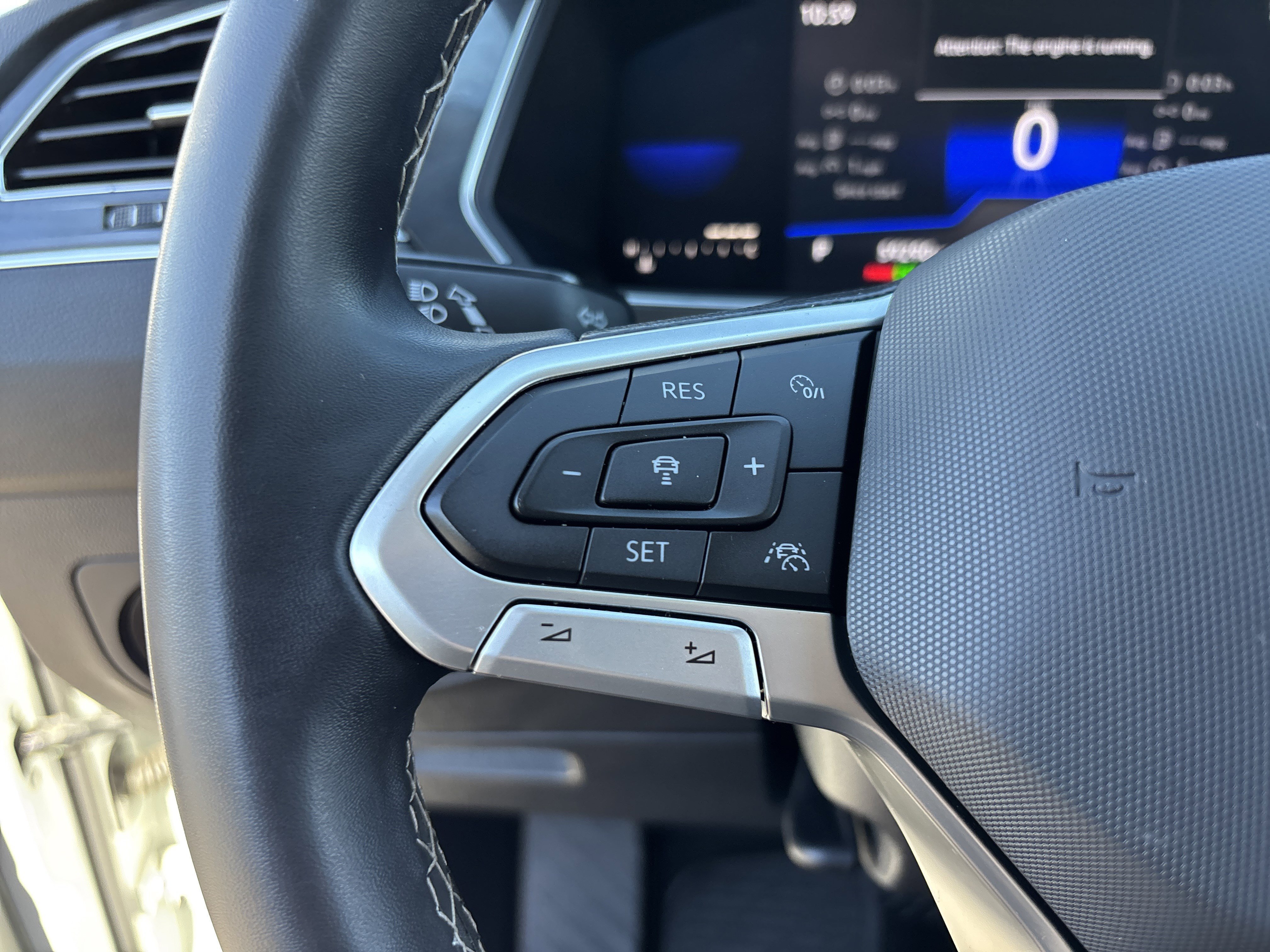 Used 2022 Volkswagen Tiguan SE image 27