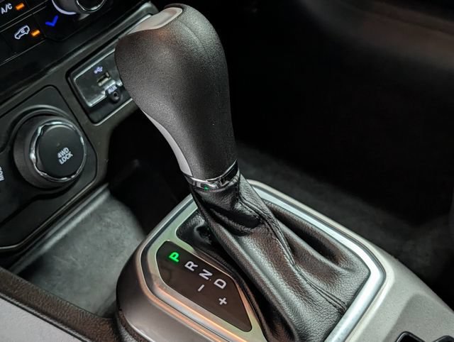 Used 2022 Jeep Renegade Latitude w/ Convenience Group AWD/4WD image 25
