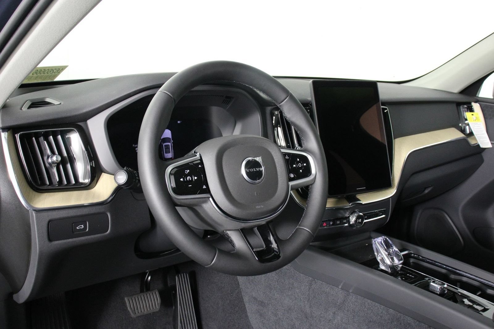 New 2026 Volvo XC60 B5 Plus w/ Climate Package AWD/4WD image 8
