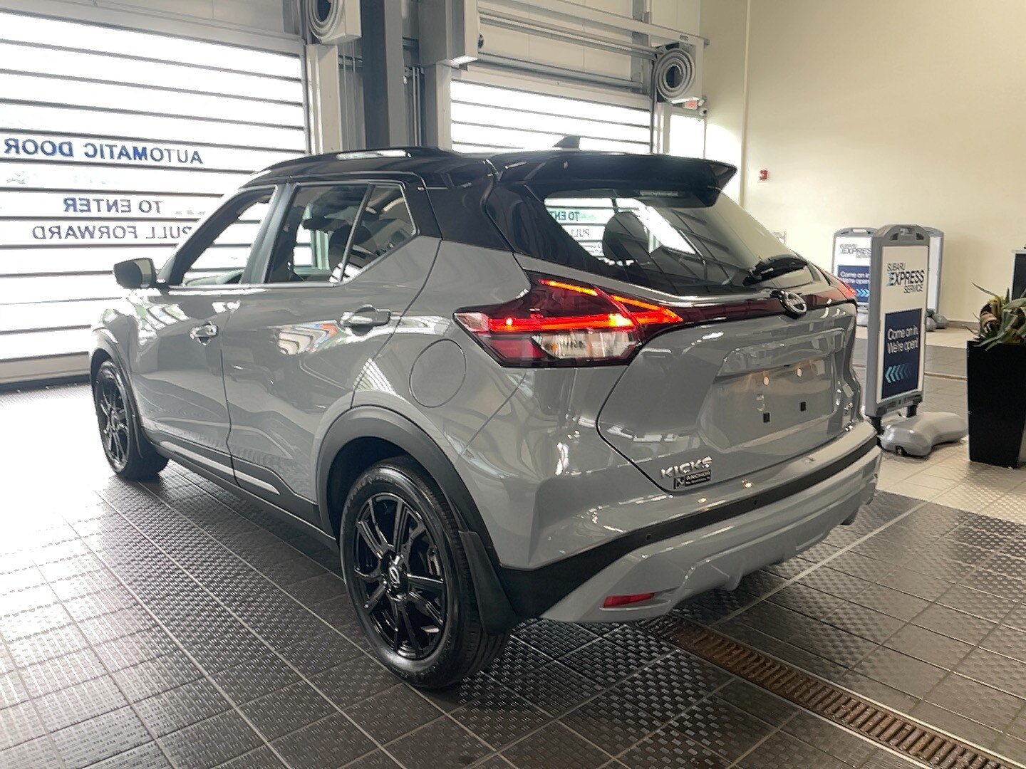 Used 2024 Nissan Kicks SR FWD image 15