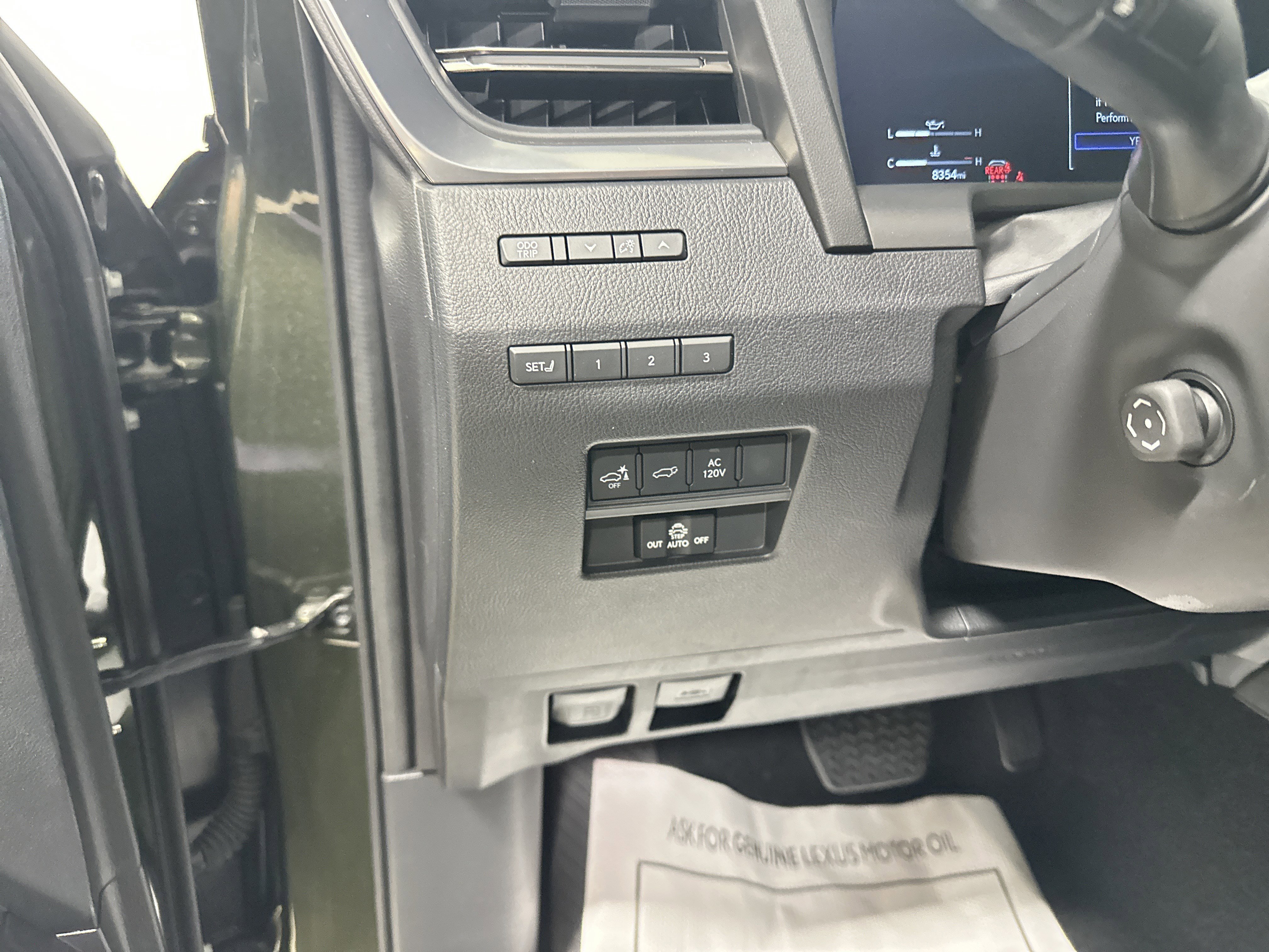 Used 2025 Lexus GX 550 w/ Accessory Package (2T) AWD/4WD image 38