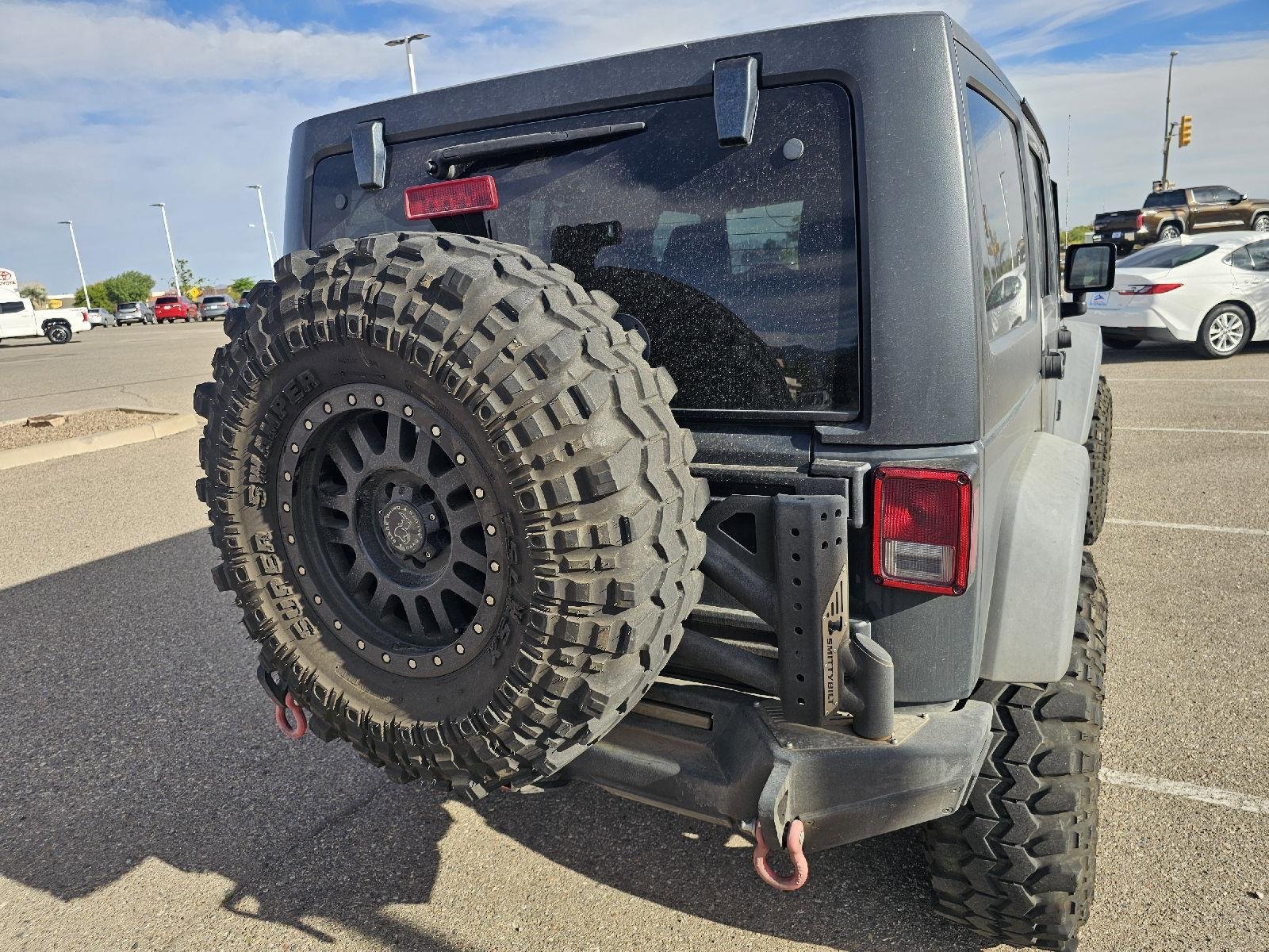 Used 2016 Jeep Wrangler Unlimited Rubicon w/ Connectivity Group AWD/4WD image 13