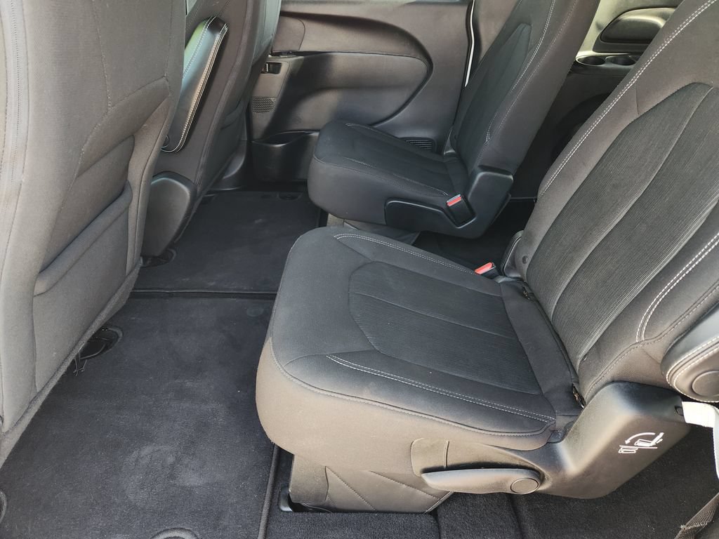 Used 2020 Chrysler Pacifica Touring w/ S Appearance Package FWD image 29