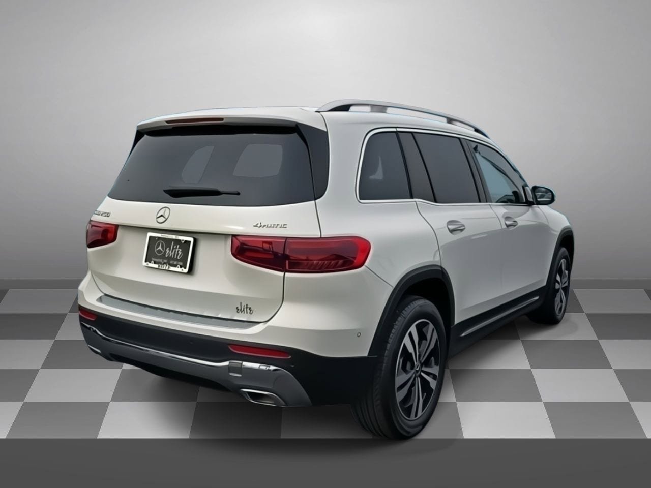 Used 2025 Mercedes-Benz GLB 250 4MATIC image 6