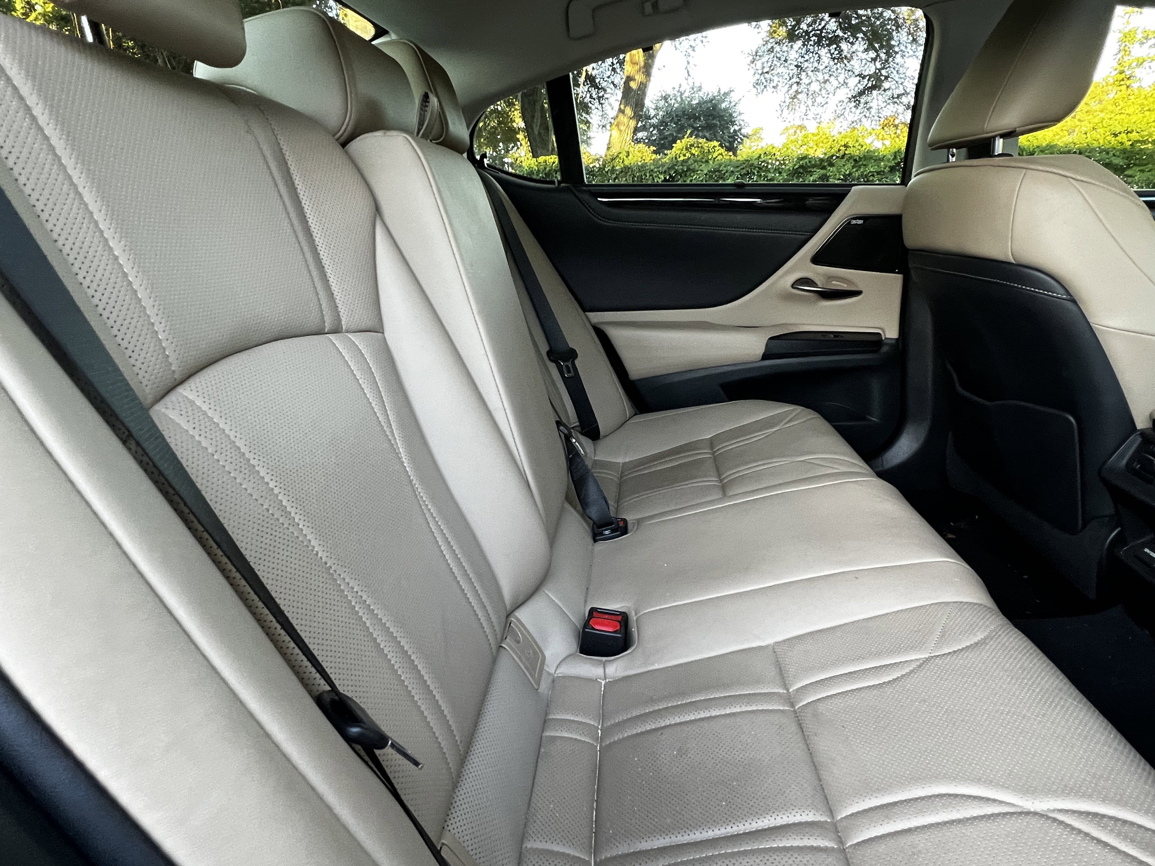 Used 2021 Lexus ES 300h Ultra Luxury w/ Accessory Package 2 image 41