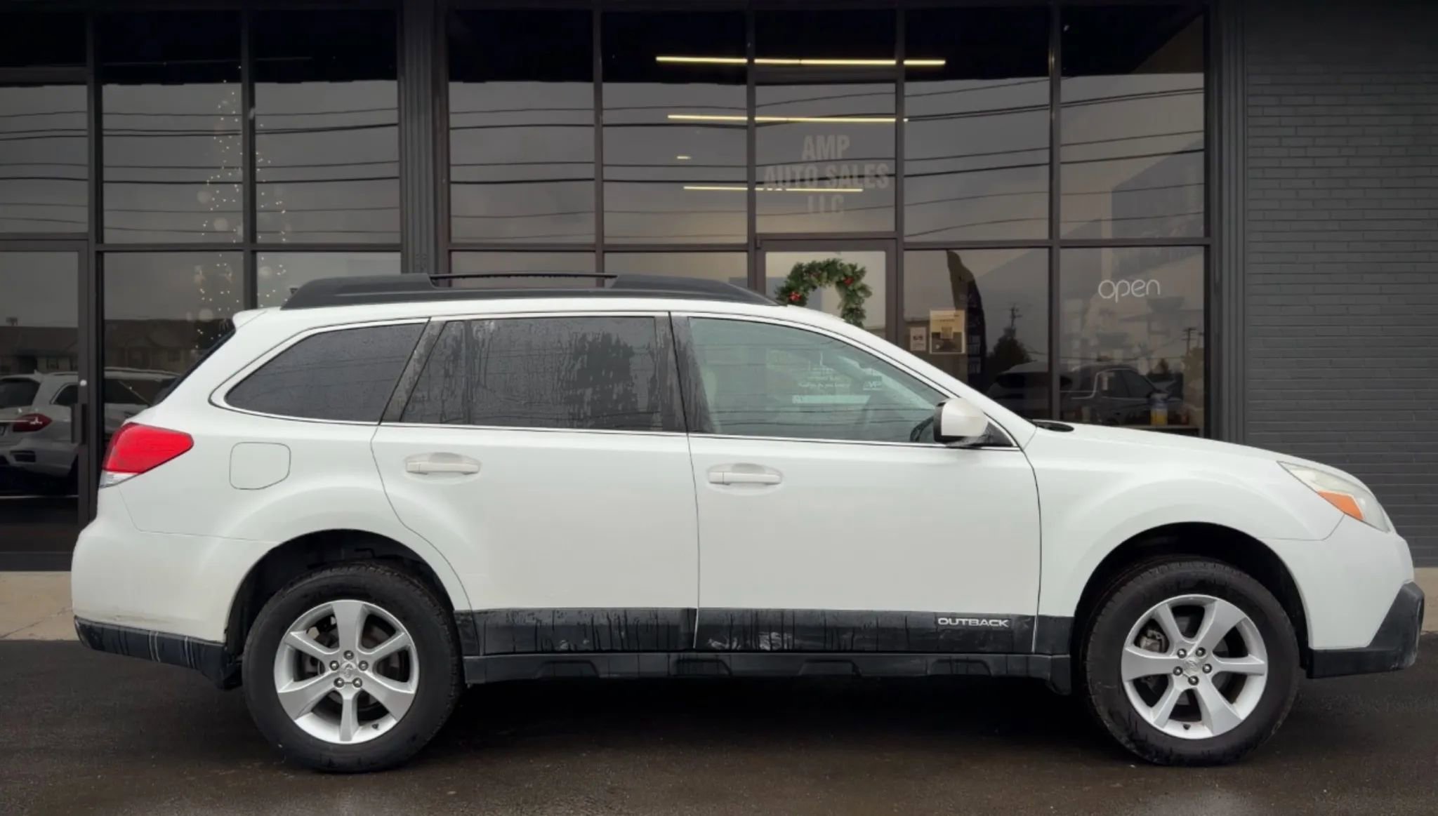 Used 2014 Subaru Outback 2.5i Limited image 2