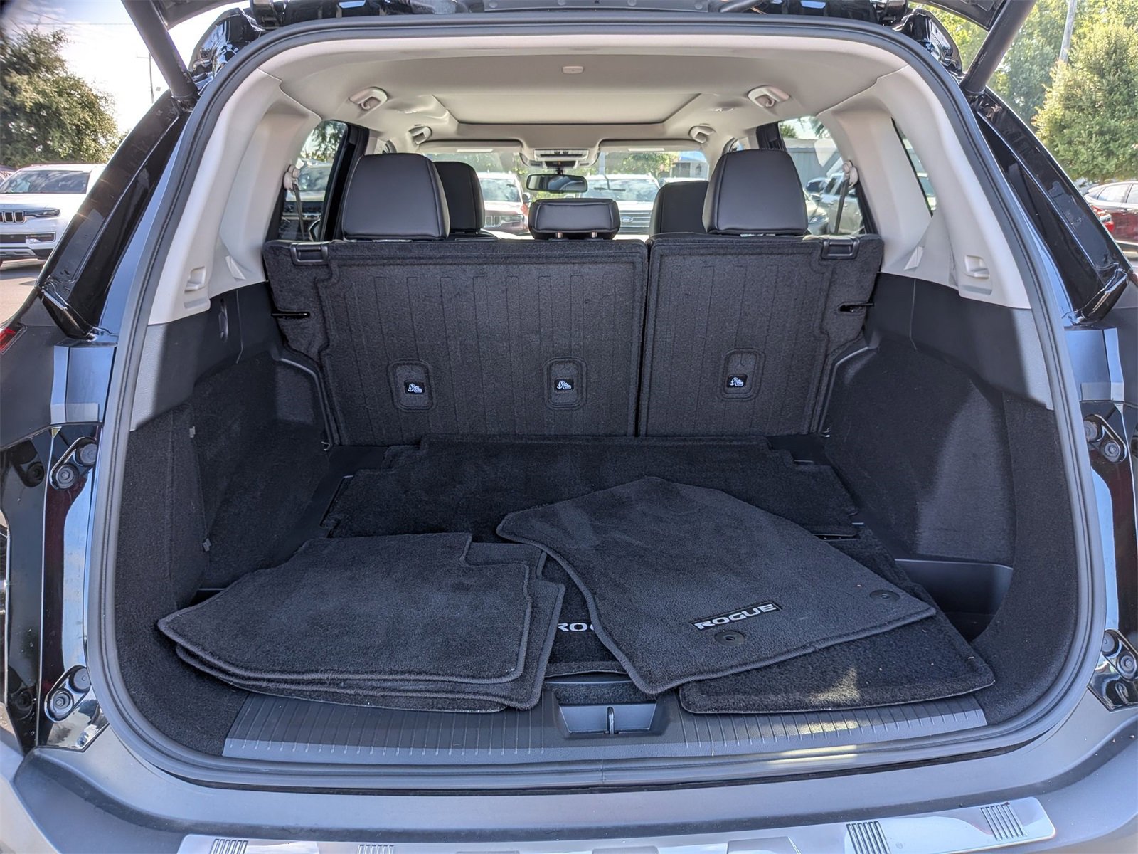 Used 2023 Nissan Rogue SL image 32