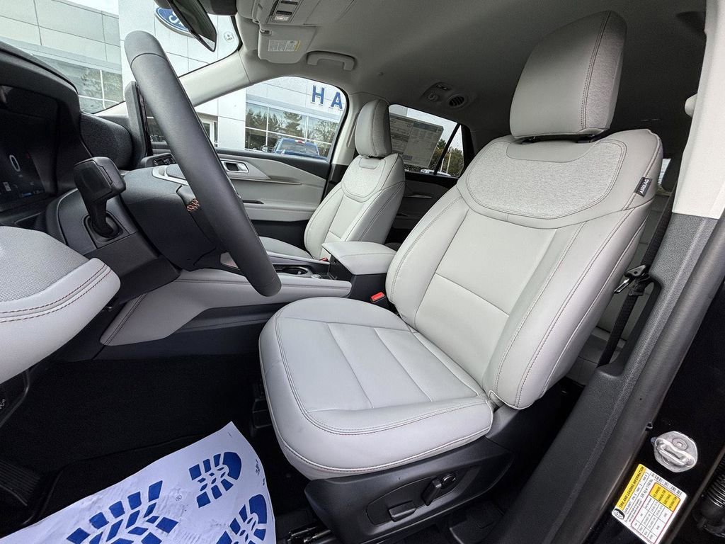New 2026 Ford Explorer Active w/ Active Comfort Package image 10