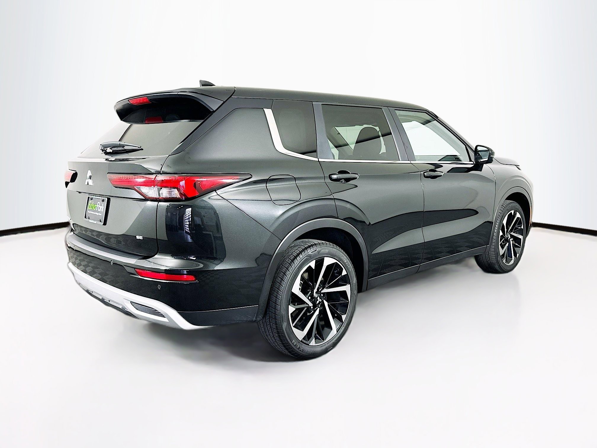 Used 2024 Mitsubishi Outlander SE Black Edition image 9