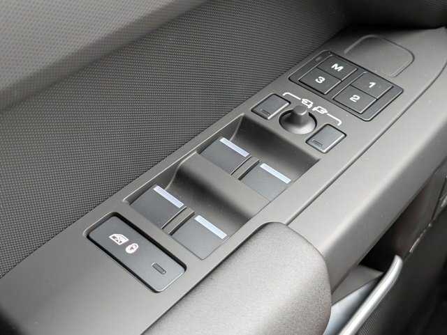 New 2025 Land Rover Defender 110 S image 25