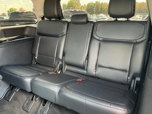 Used 2026 Ford Expedition Platinum w/ Driver's Package AWD/4WD image 24