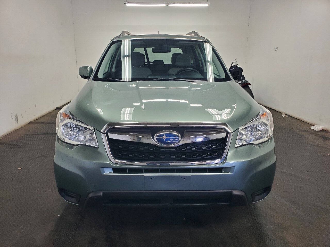 Used 2015 Subaru Forester 2.5i Premium AWD/4WD image 2
