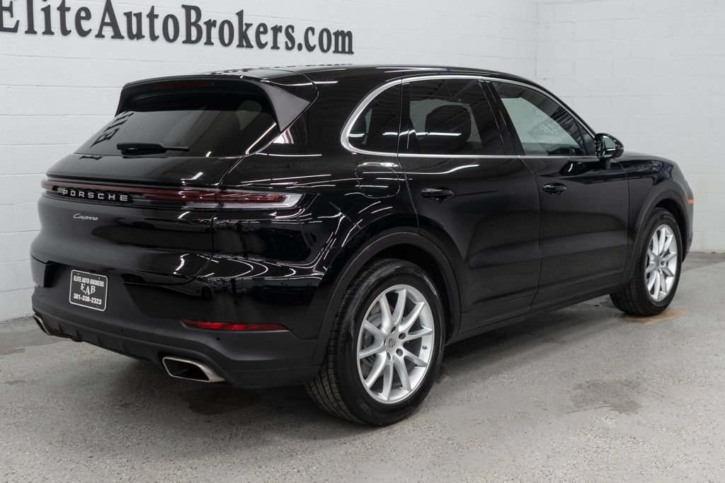 Used 2024 Porsche Cayenne AWD/4WD image 6