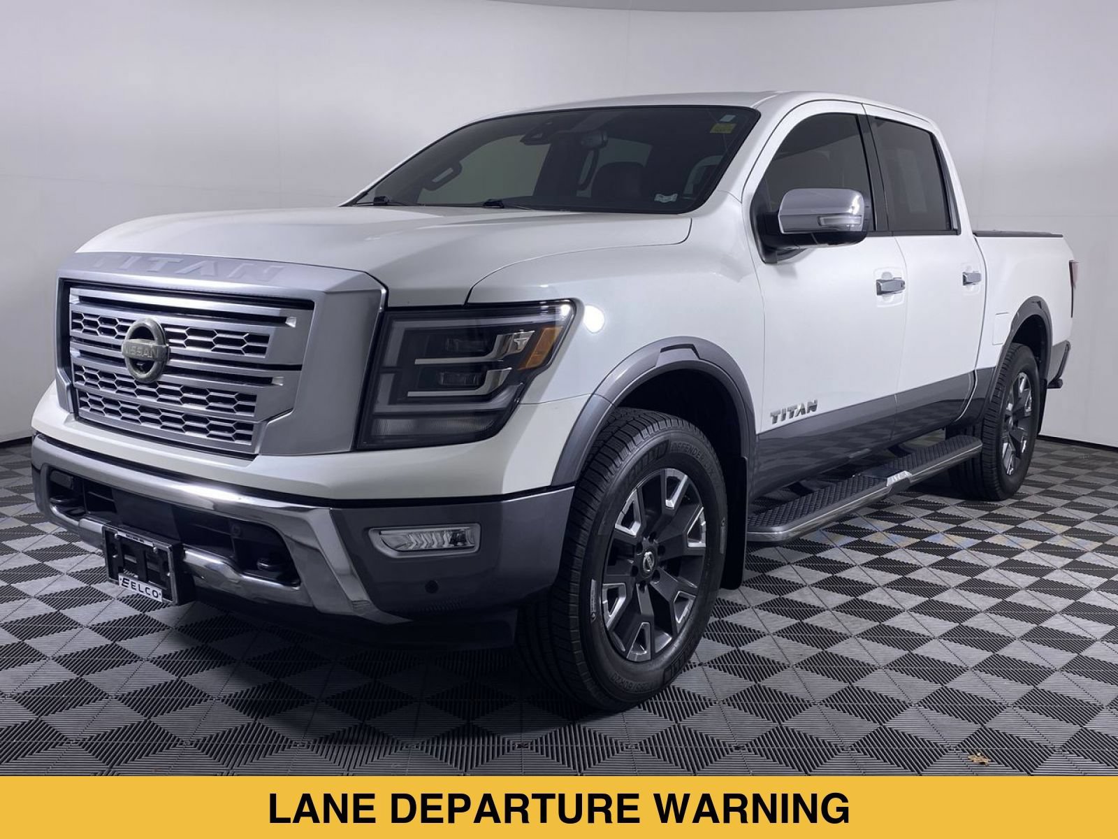 Used 2022 Nissan Titan Platinum Reserve w/ Moonroof Package AWD/4WD image 19