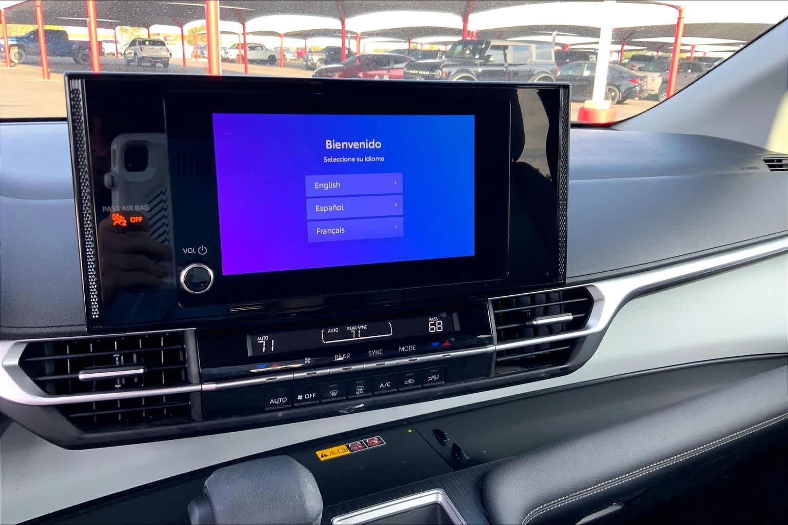 Used 2025 Toyota Sienna LE w/ LE Plus Package FWD image 34