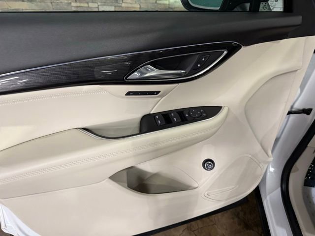Used 2021 Buick Envision Essence FWD image 12