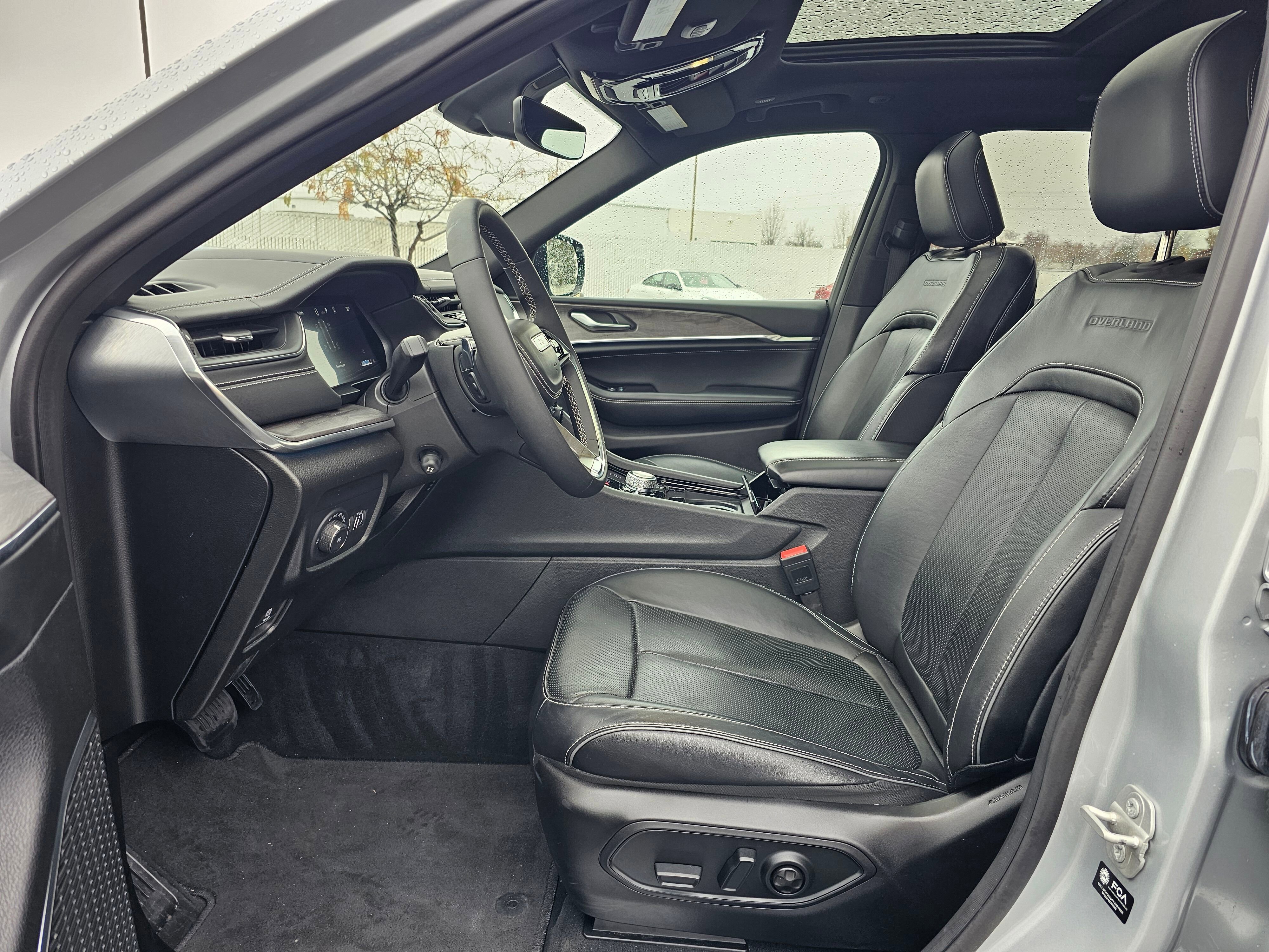 Used 2024 Jeep Grand Cherokee Overland image 10