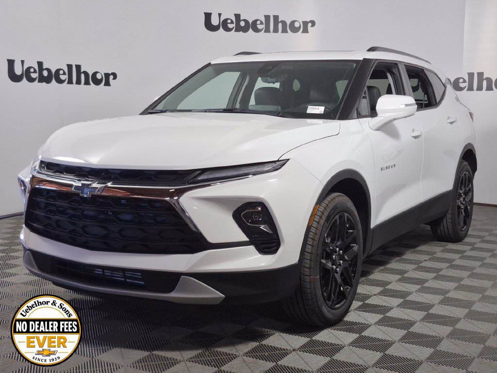 New 2026 Chevrolet Blazer LT w/ Sound & Technology Package FWD image 3