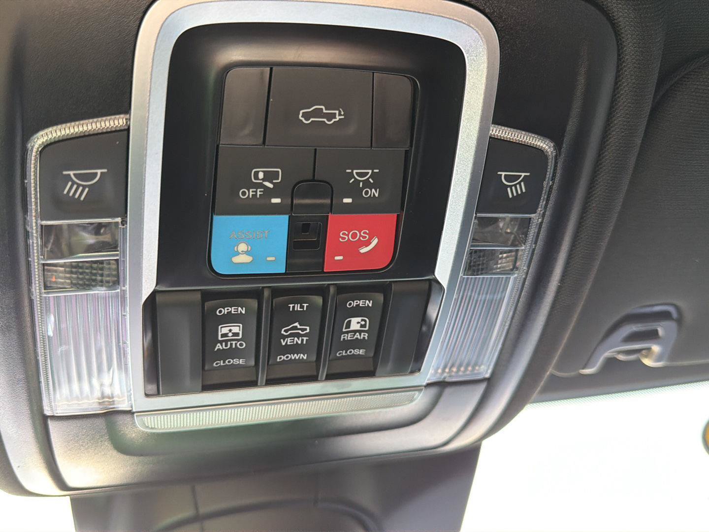 Used 2024 RAM 3500 Limited AWD/4WD image 25