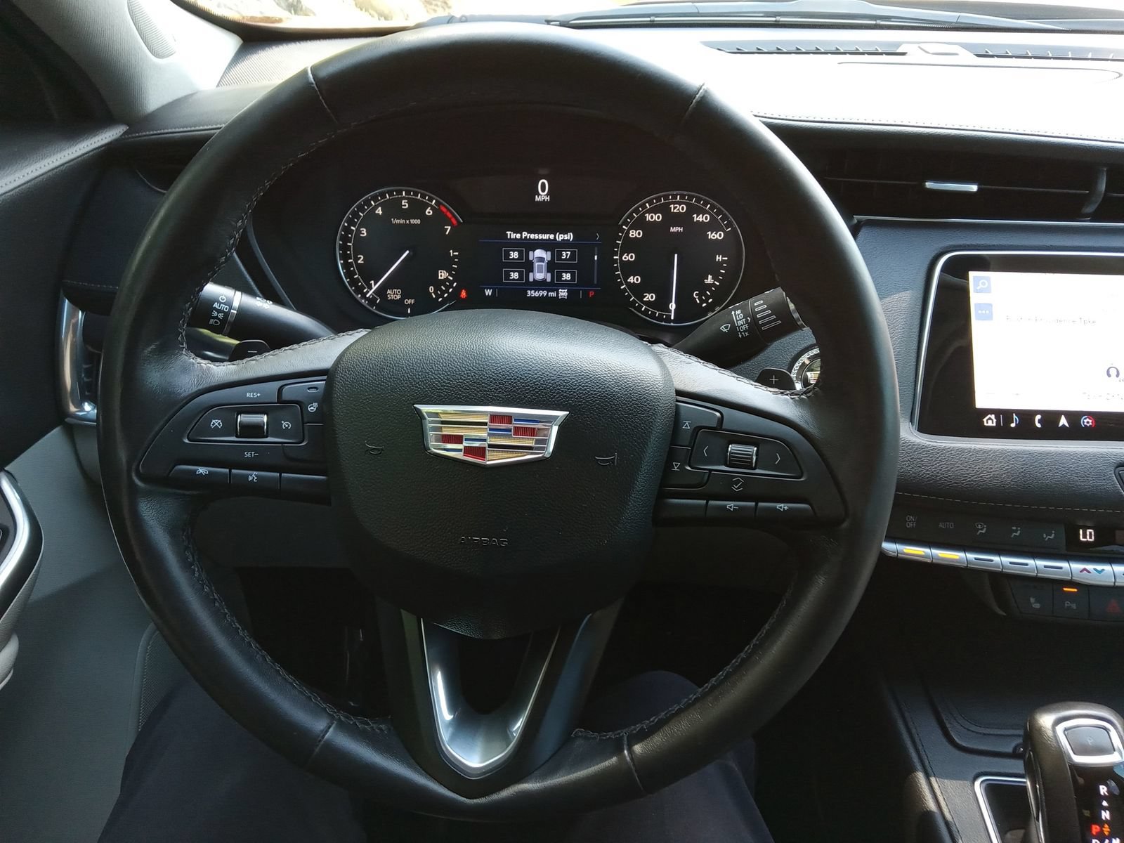 Used 2019 Cadillac XT4 Luxury w/ Cold Weather Package AWD/4WD image 13
