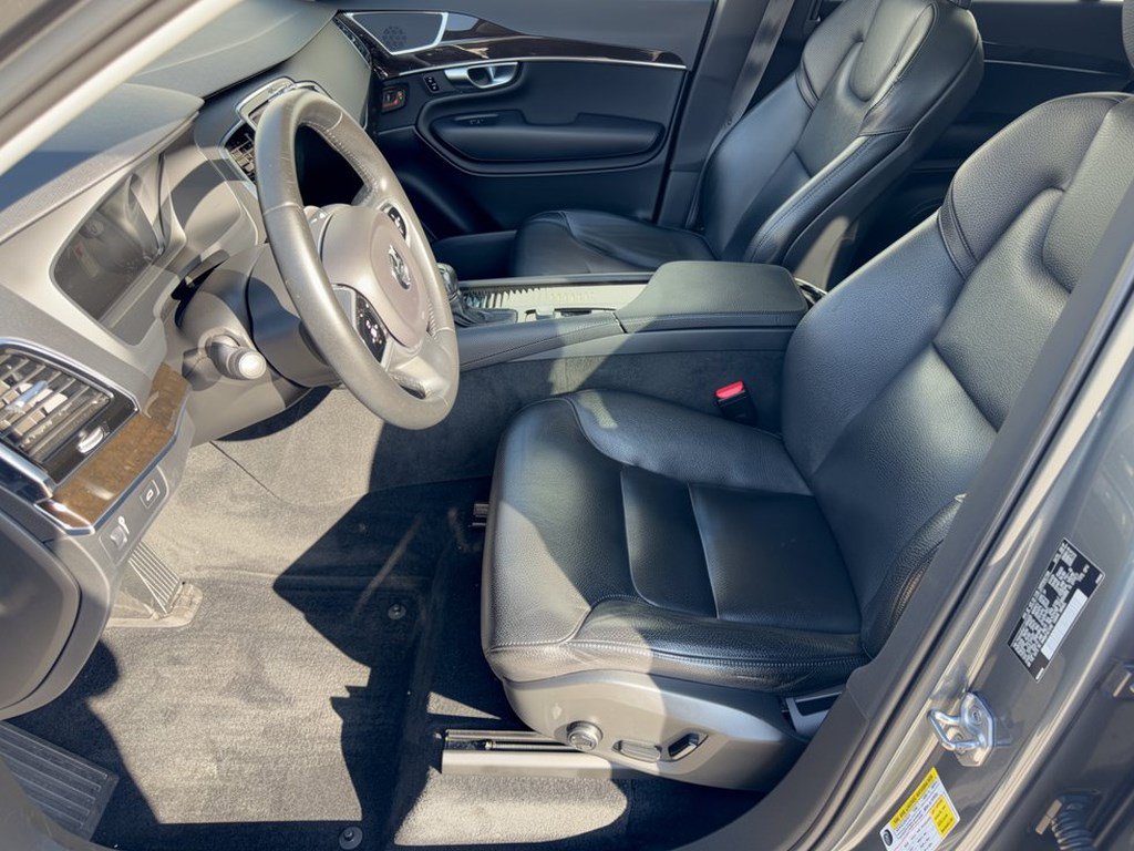 Used 2018 Volvo XC90 T6 Momentum w/ Convenience Package AWD/4WD image 5