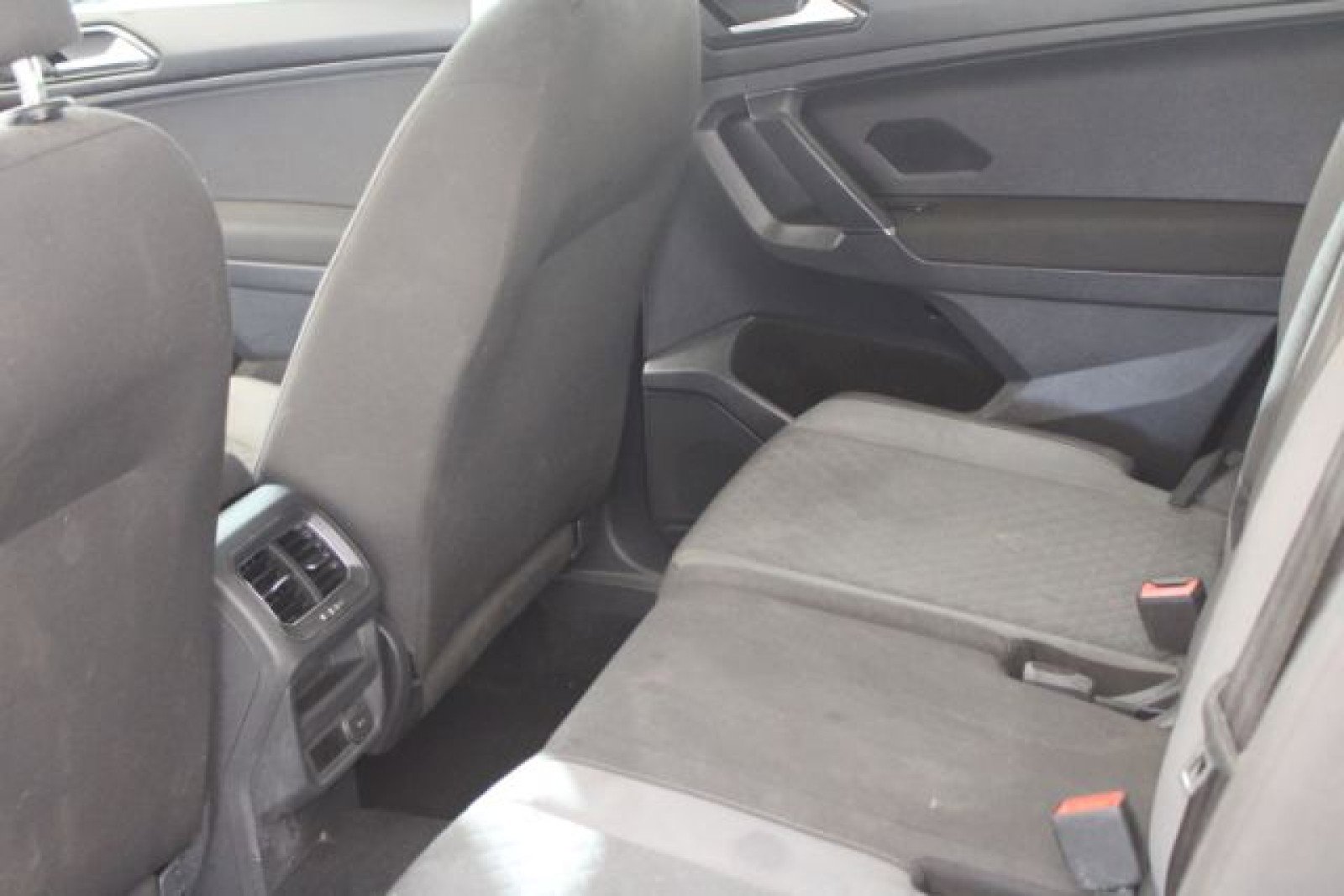 Used 2018 Volkswagen Tiguan S w/ Front Fog Lights Package image 17