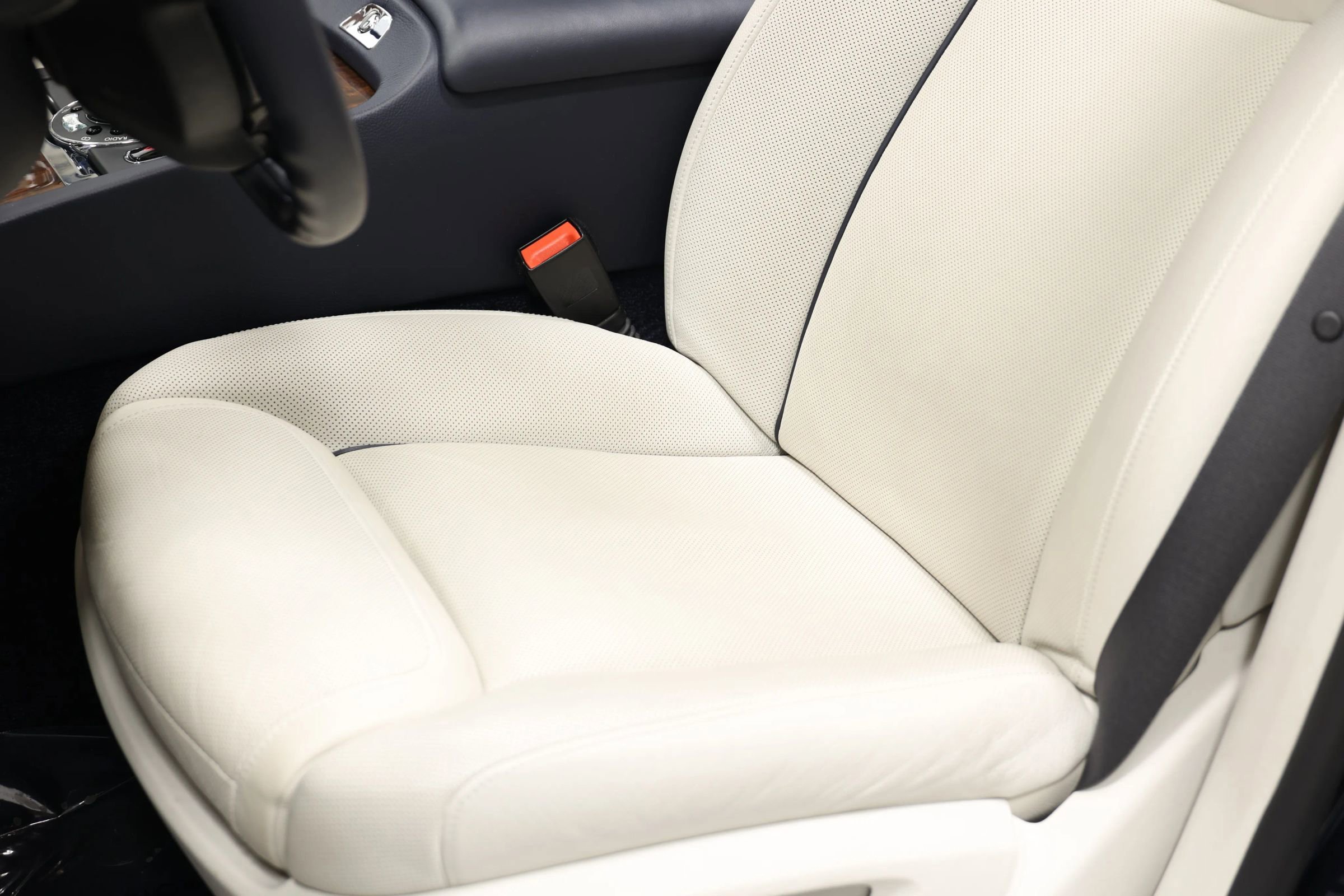 Used 2015 Rolls-Royce Ghost image 22