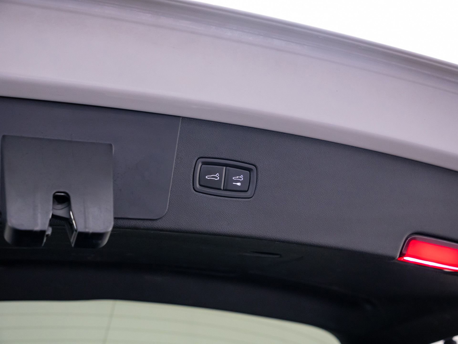 Certified 2023 Porsche Cayenne AWD/4WD image 32