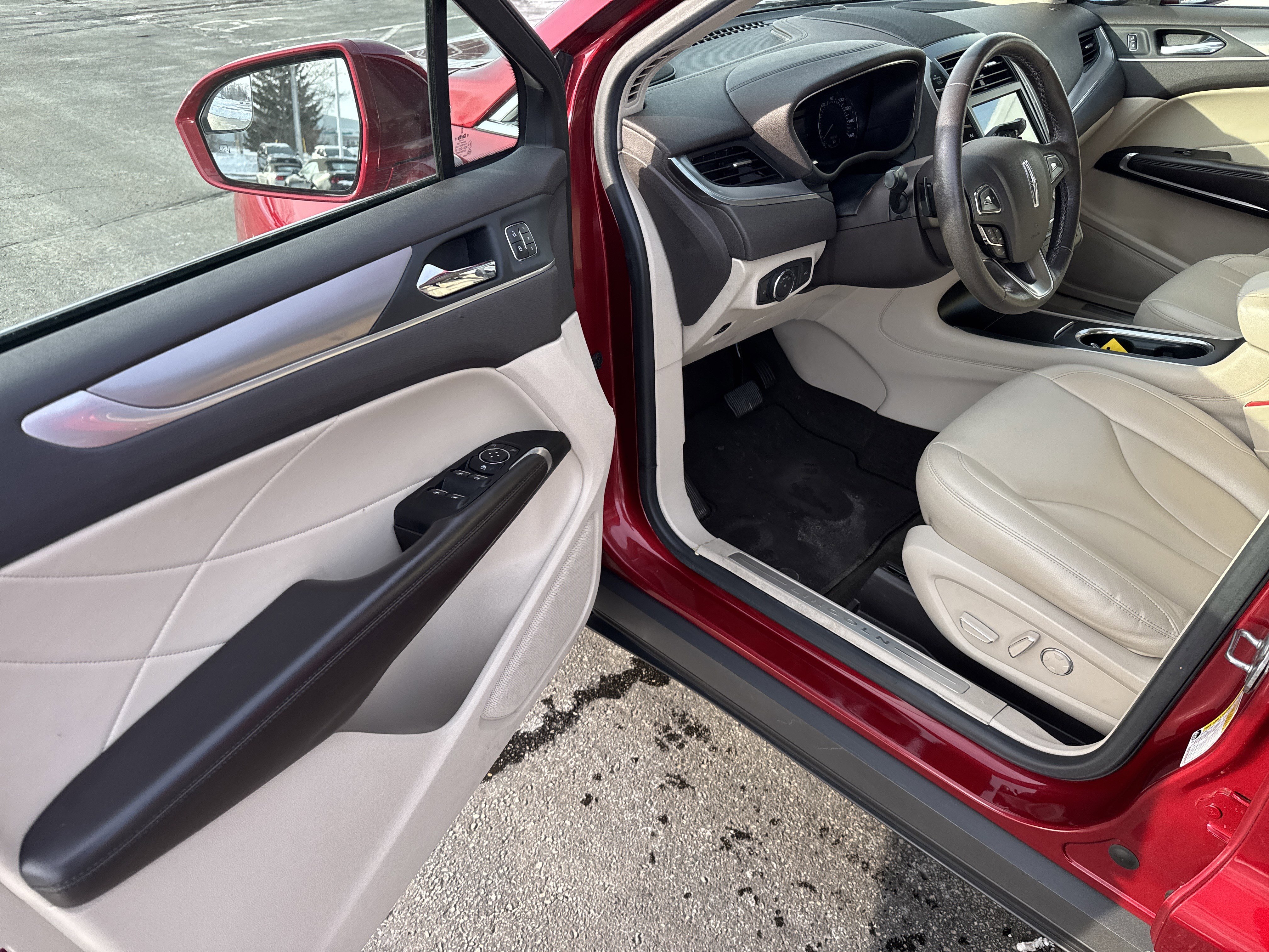 Used 2019 Lincoln MKC Premiere image 15