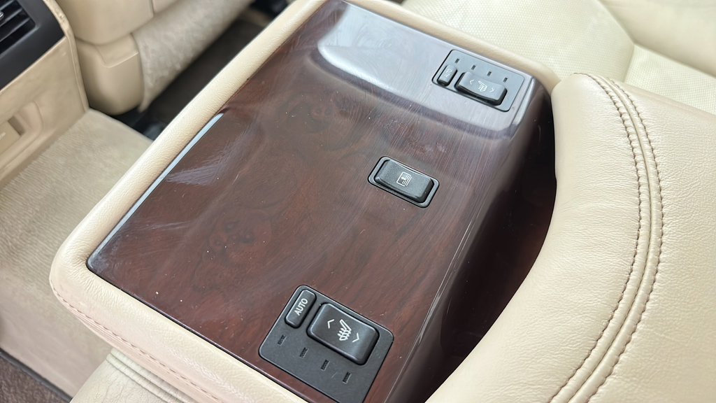 Used 2014 Lexus LS 460 AWD w/ Comfort Package image 9