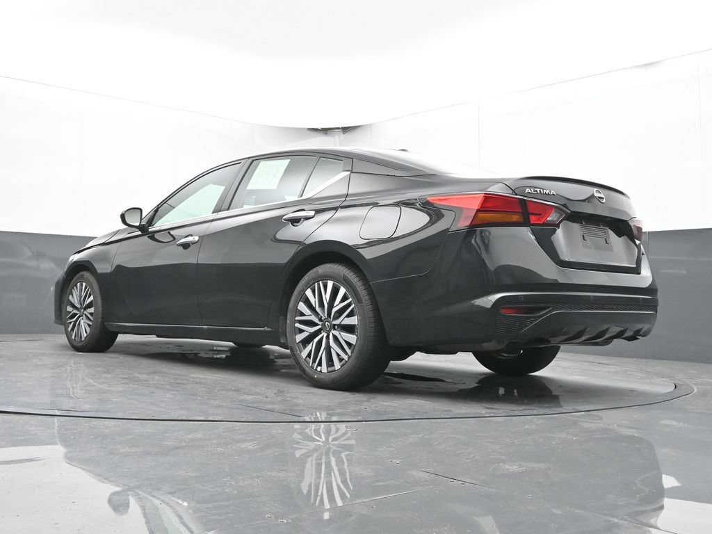 Used 2025 Nissan Altima 2.5 SV FWD image 48
