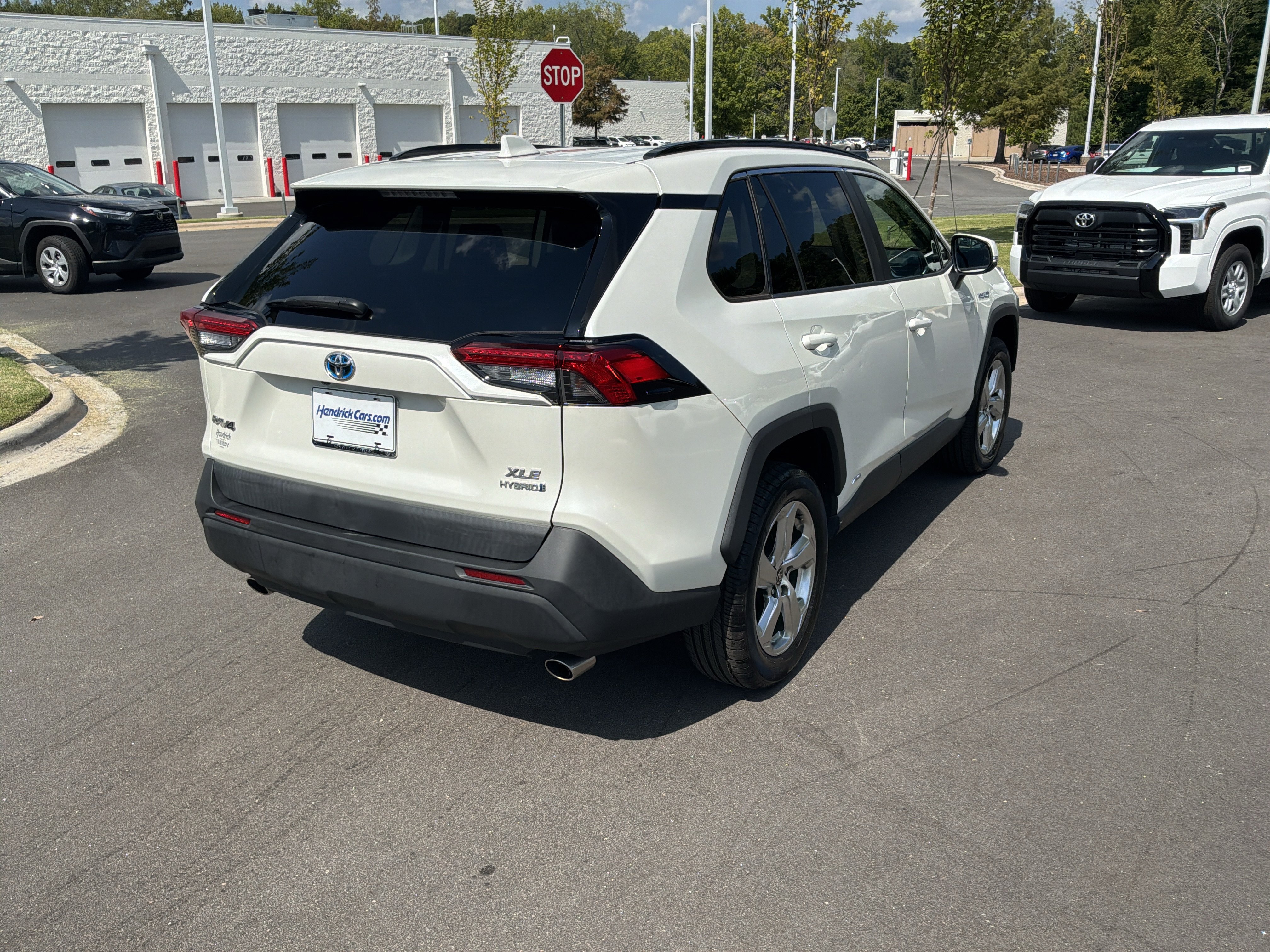 Used 2021 Toyota RAV4 XLE Premium AWD/4WD image 10
