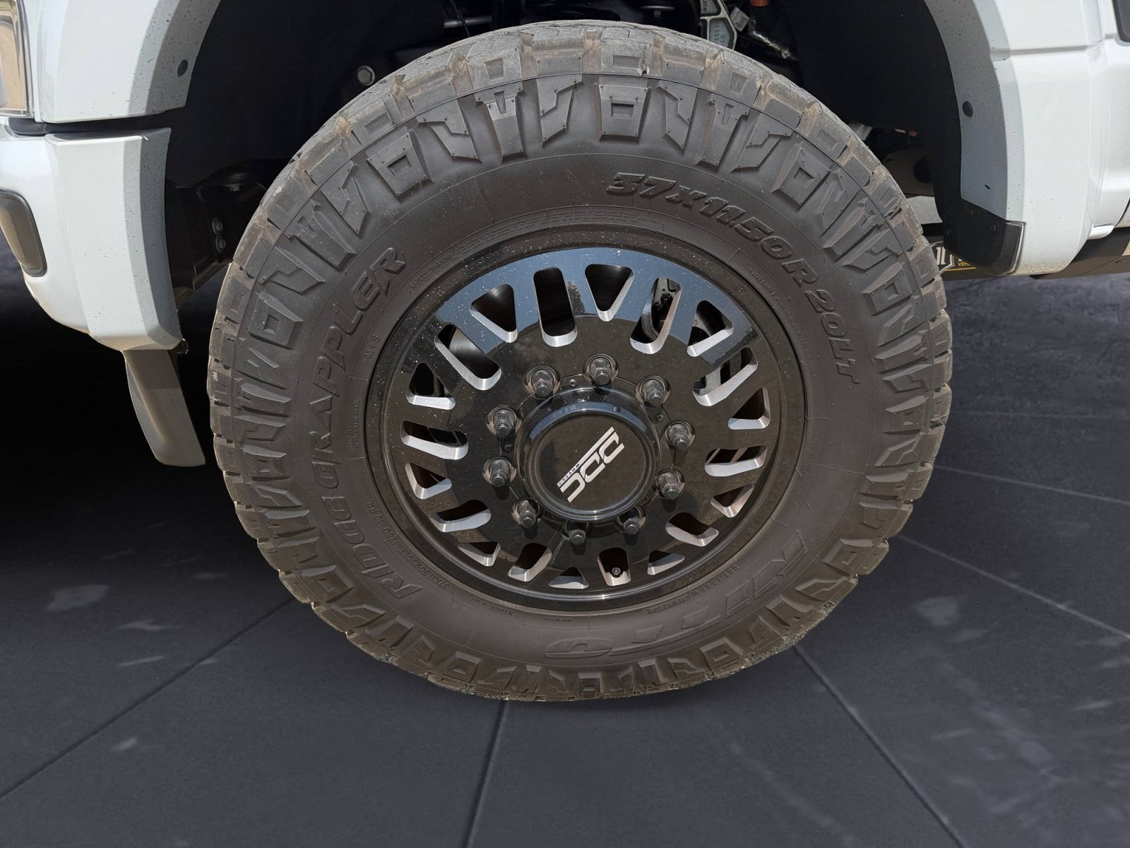 Used 2025 Ford F450 Platinum w/ FX4 Off-Road Package AWD/4WD image 14