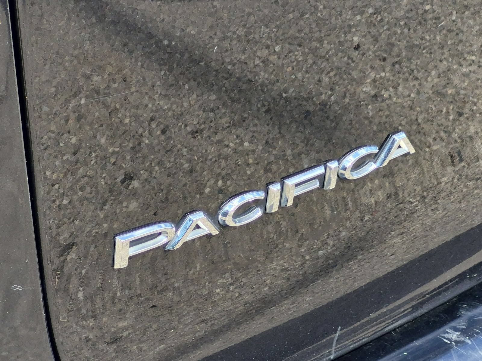 Used 2019 Chrysler Pacifica Touring-L FWD image 14