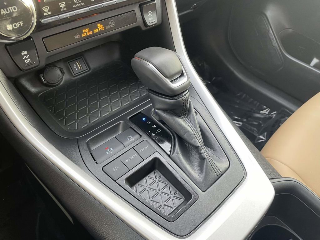 Used 2025 Toyota RAV4 XLE Premium image 43