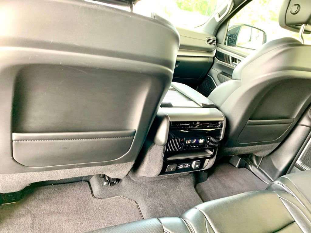 Used 2025 Jeep Wagoneer Series II w/ 8-Passenger Seating Package AWD/4WD image 21