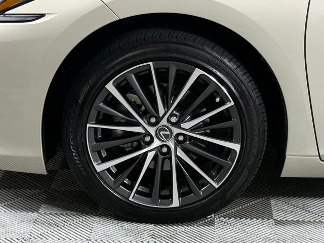 Used 2025 Lexus ES 350 w/ Premium Package FWD image 13
