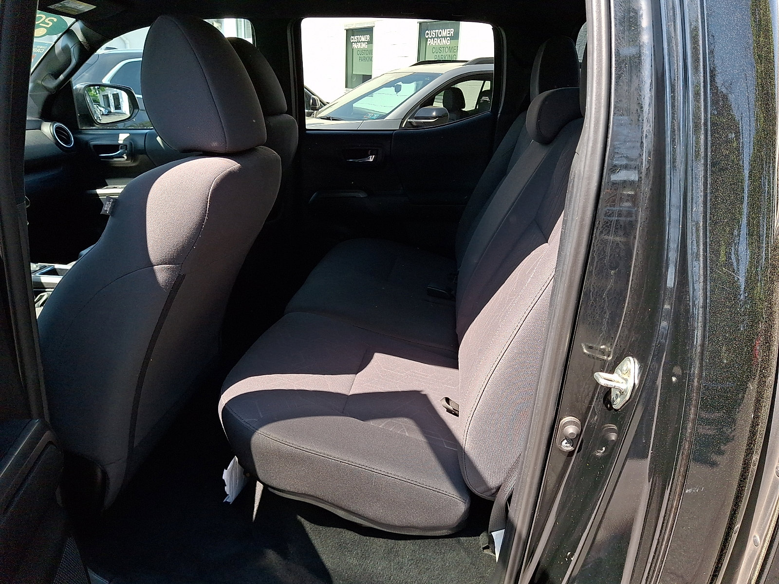 Used 2018 Toyota Tacoma TRD Sport AWD/4WD image 11