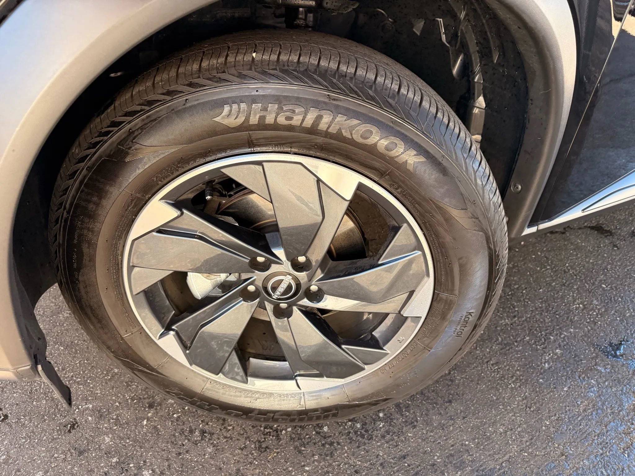 Used 2025 Nissan Rogue SV image 41