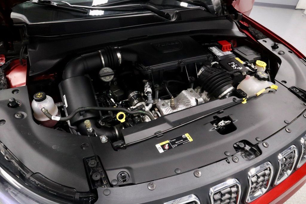 Used 2025 Jeep Compass Latitude image 16