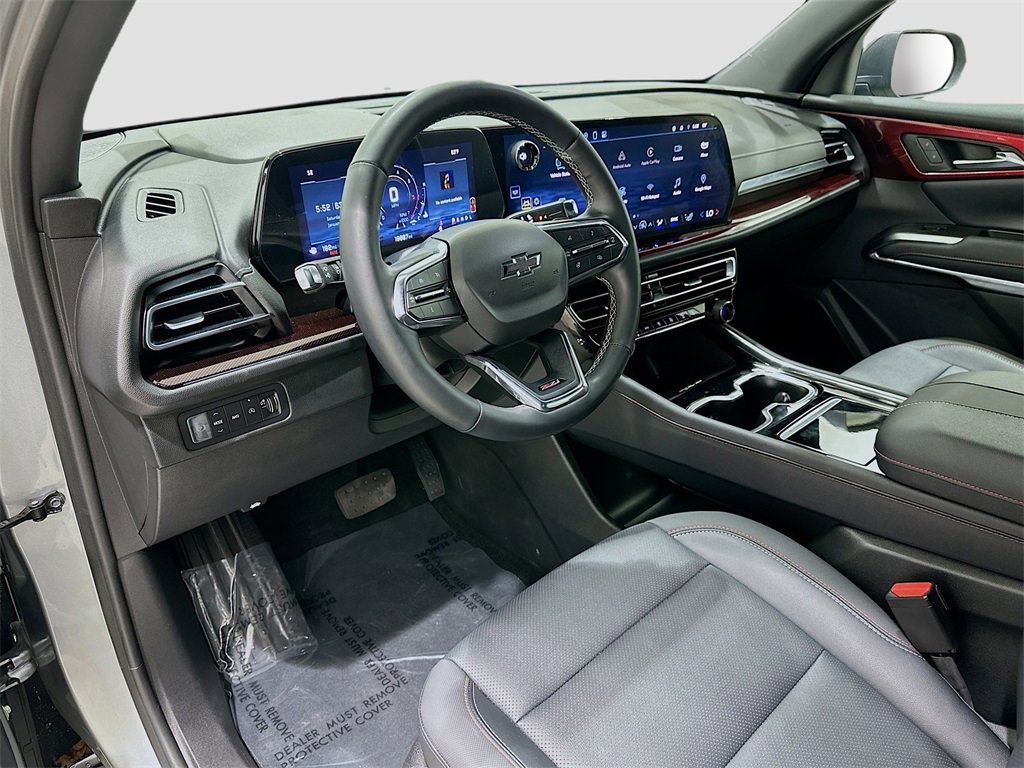 Used 2025 Chevrolet Traverse Z71 image 9