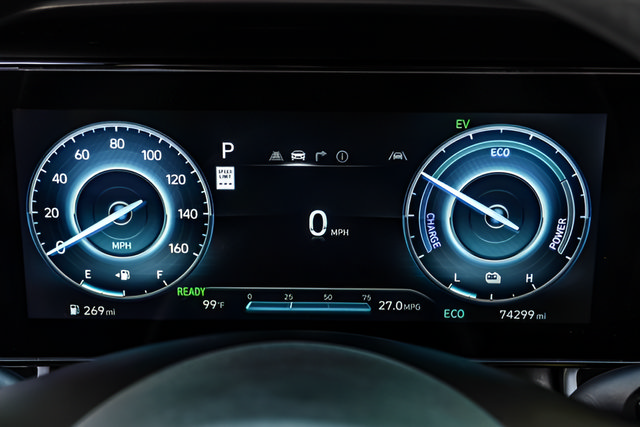 Used 2024 Hyundai Elantra Blue FWD image 32