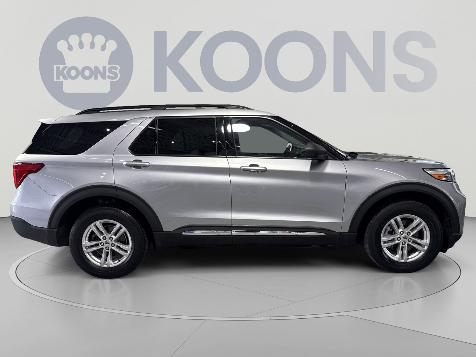 Used 2023 Ford Explorer XLT w/ Class IV Trailer Tow Package AWD/4WD image 12